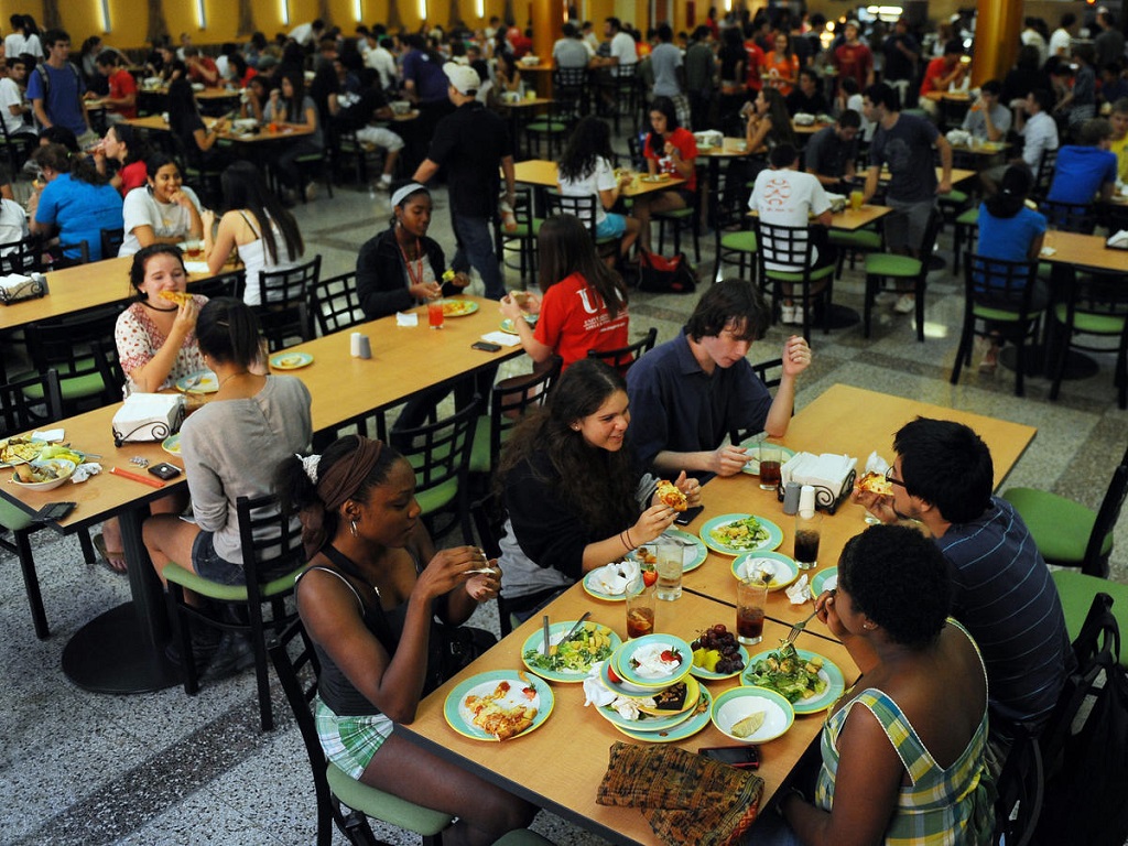 Best Food Choices in Your College Cafeteria