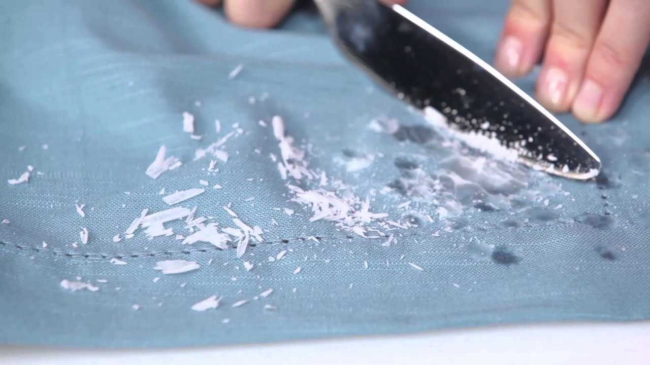 How to remove wax from a polyester table cloth