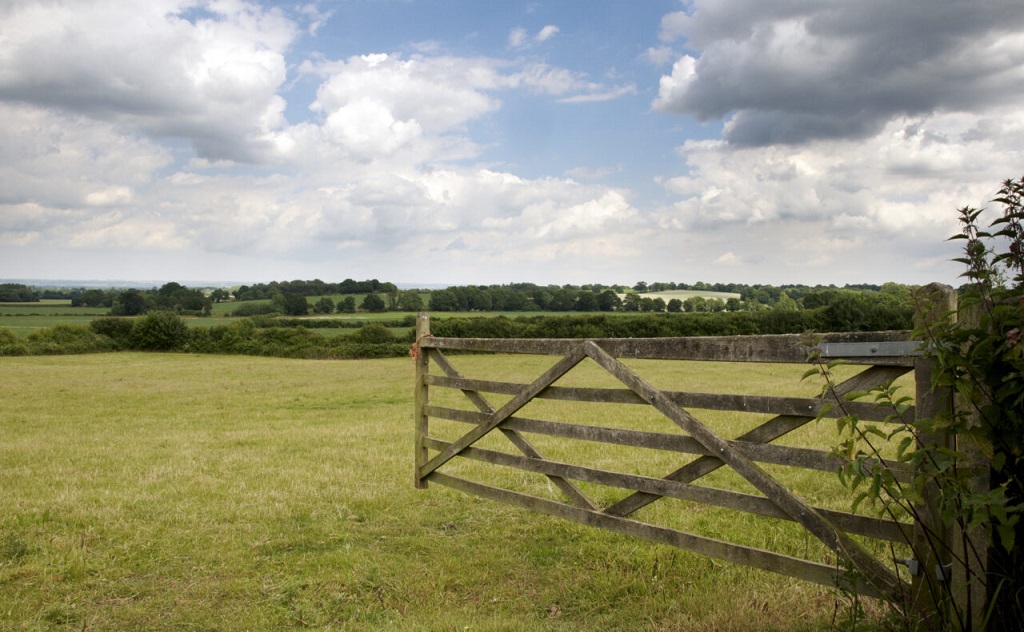Factors That Influence Adding a Gate to an Easement