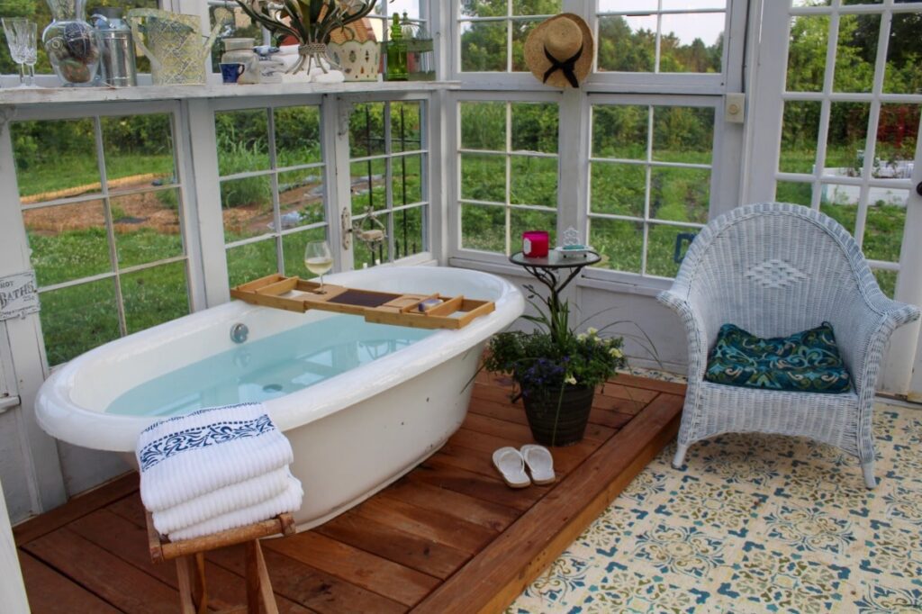 What Are Garden Tubs Made Of? 