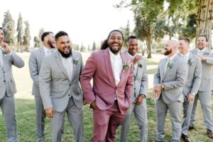 How to decide groomsmen attire?
