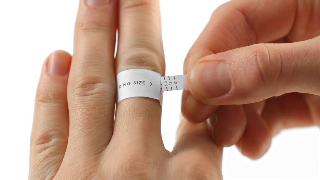 How to calculate ring size with tape measure