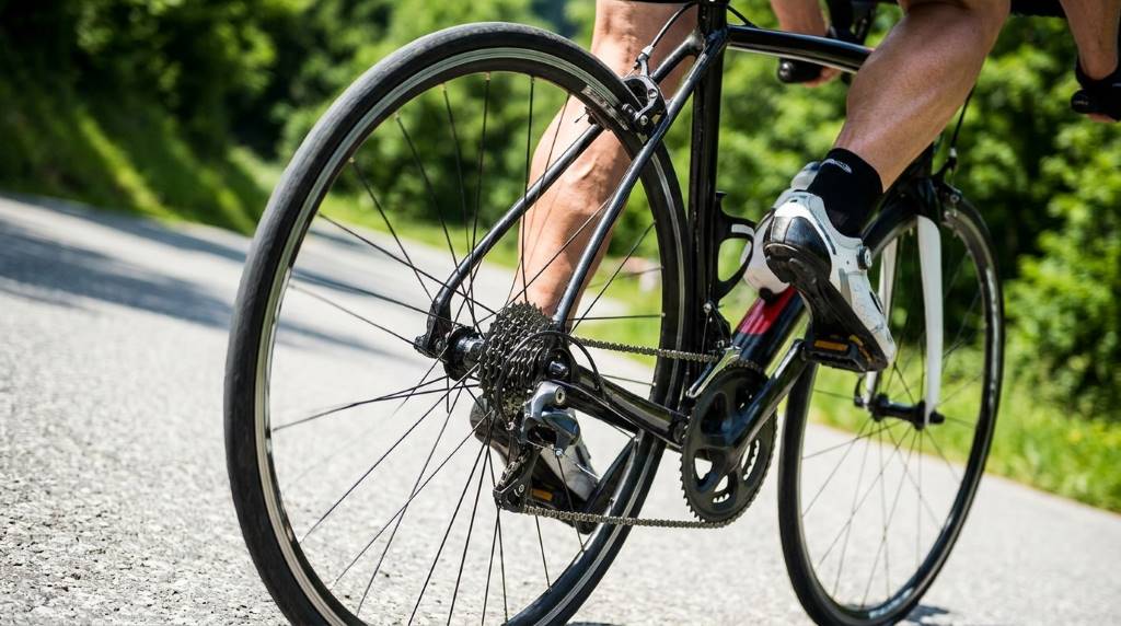 Bicycle chain skipping while climbing a steep hill